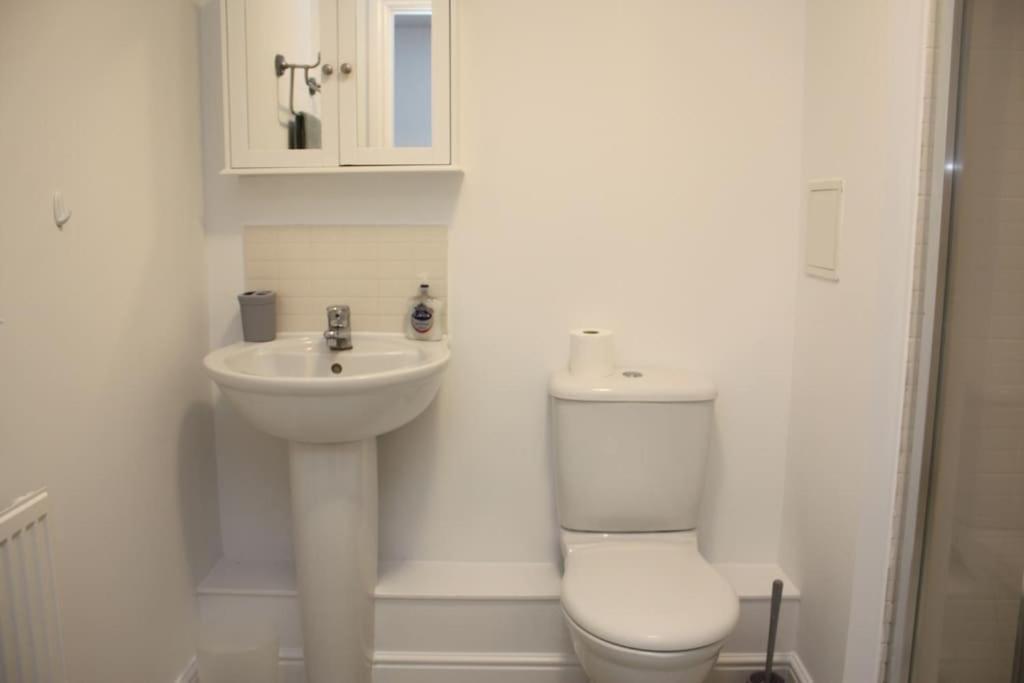 2 Bed 2 Bath Apartment & Parking - Lgw 10Min Drive Crawley  Exterior foto